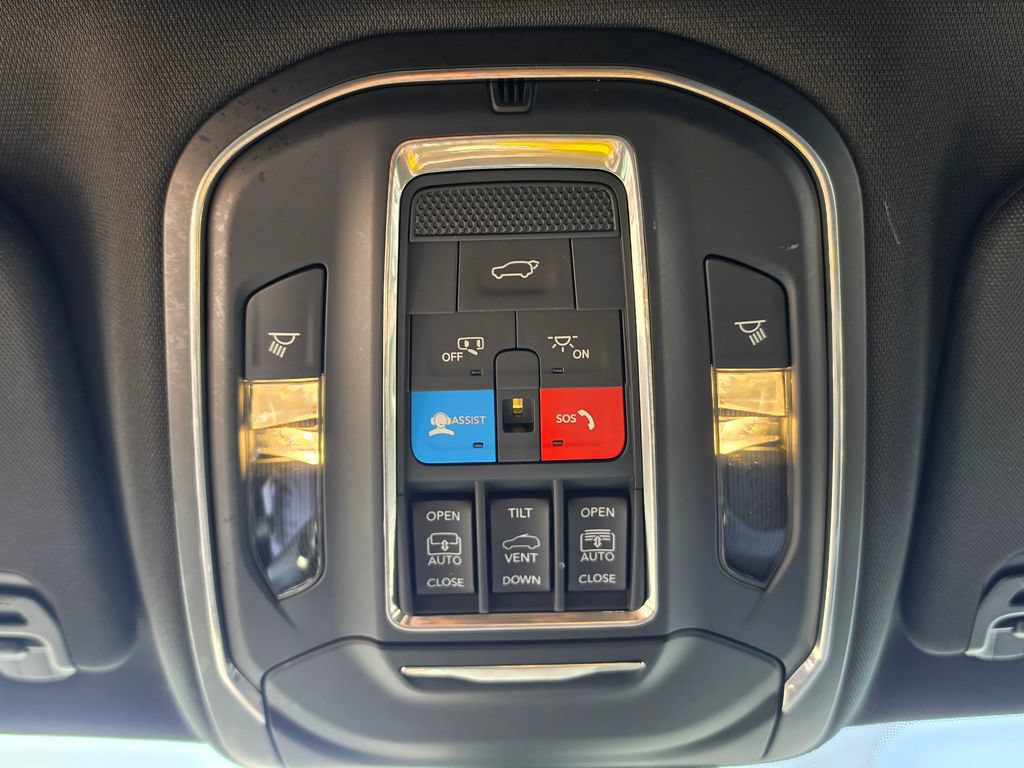 Used 2025 Jeep Wagoneer Series III w/ Premium Group I AWD/4WD image 29