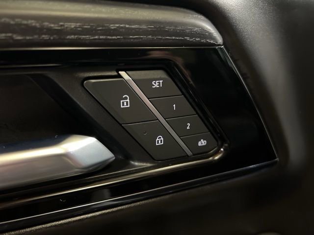 Used 2025 GMC Yukon XL AT4 Ultimate image 47