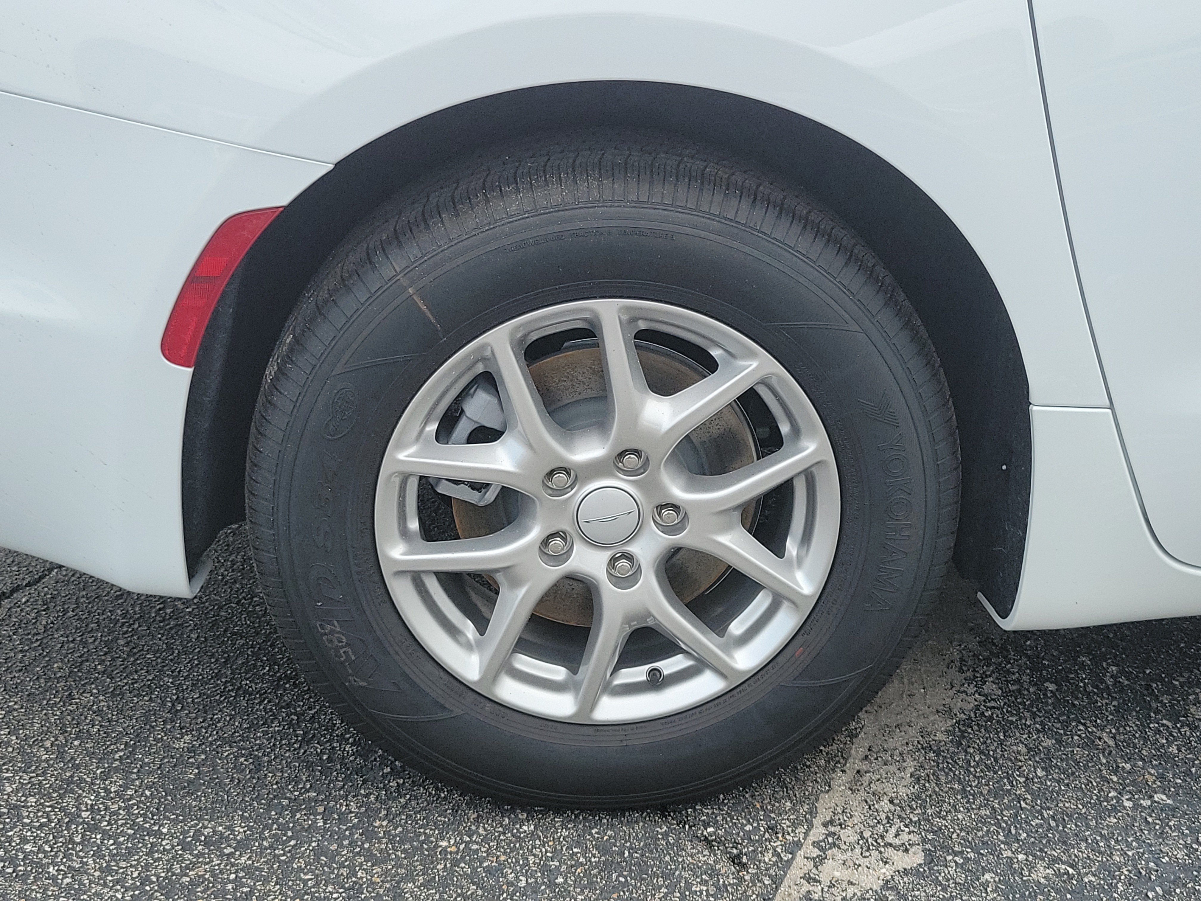 New 2027 Chrysler Pacifica Select FWD image 5