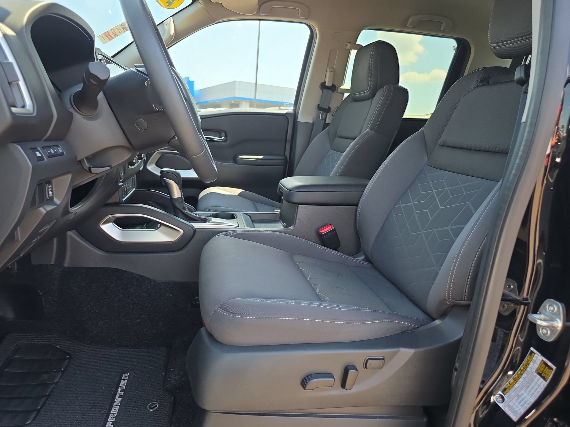 Used 2025 Nissan Frontier SV w/ SV Convenience Package RWD image 10