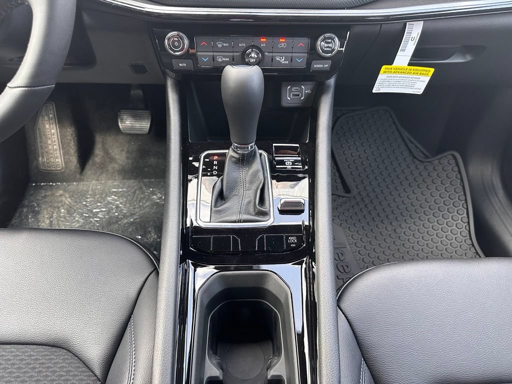 New 2026 Jeep Compass Latitude AWD/4WD image 31