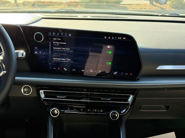 Used 2024 Chevrolet Traverse LT image 14