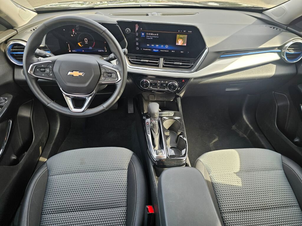 Used 2025 Chevrolet Trax LT w/ LT Convenience Package FWD image 23