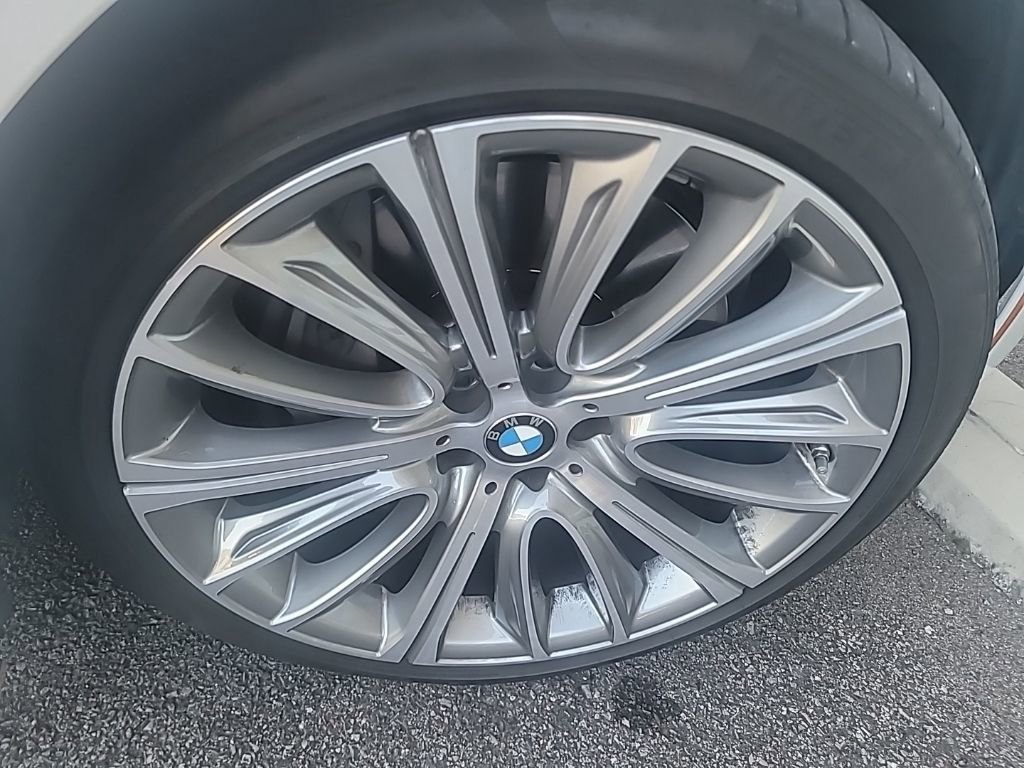 Used 2022 BMW 750i xDrive w/ Executive Package image 13