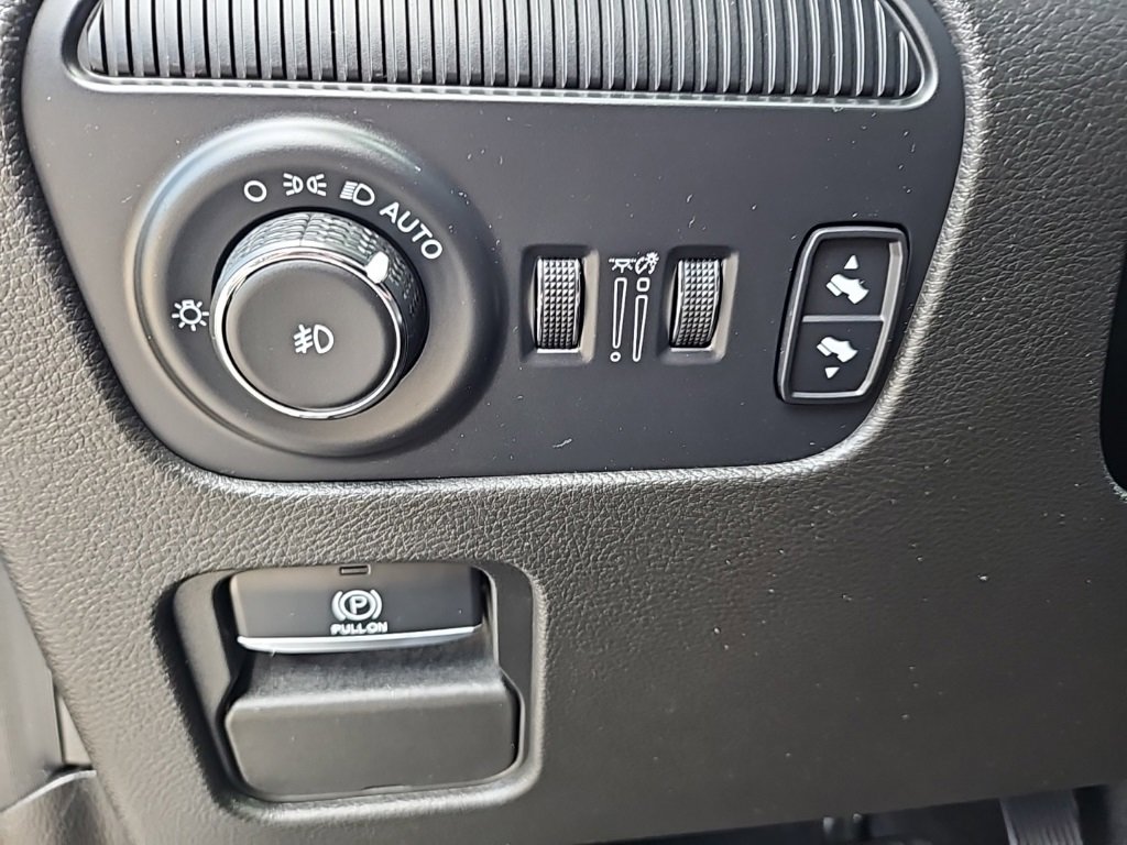 Used 2024 Jeep Wagoneer L Series III w/ Flexible Seating Group image 19