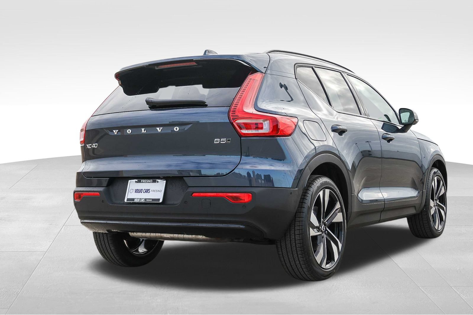 New 2026 Volvo XC40 B5 Ultra w/ Climate Package AWD/4WD image 5