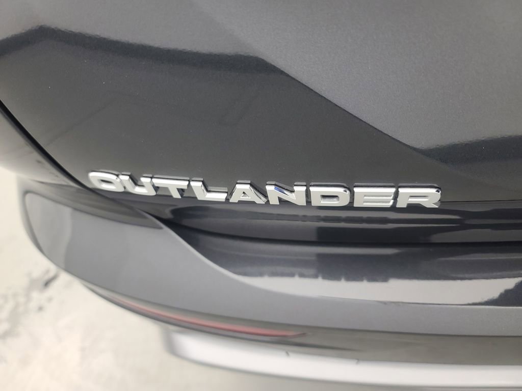 Used 2025 Mitsubishi Outlander SE AWD/4WD image 12