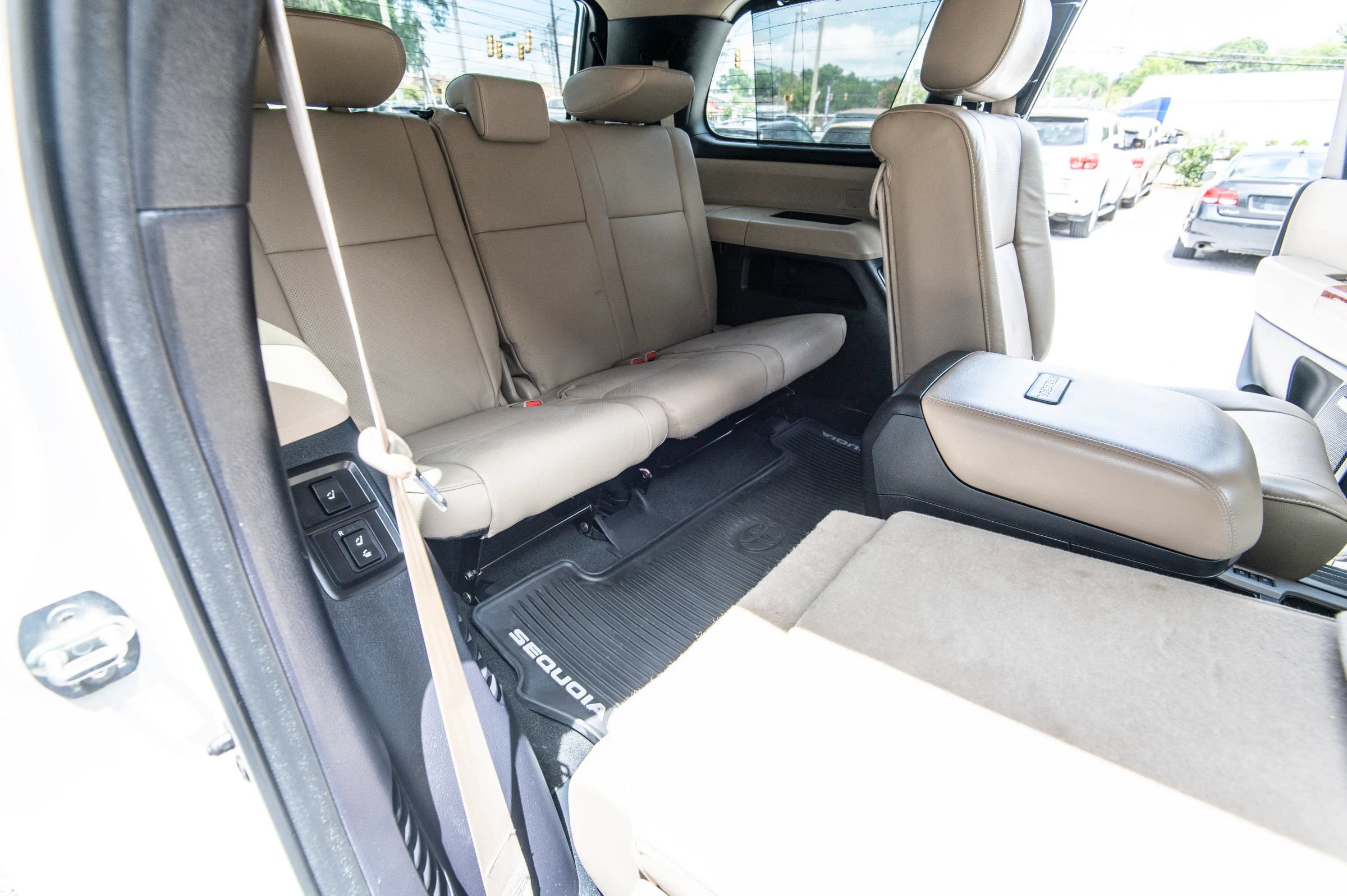 Used 2020 Toyota Sequoia Platinum RWD image 35