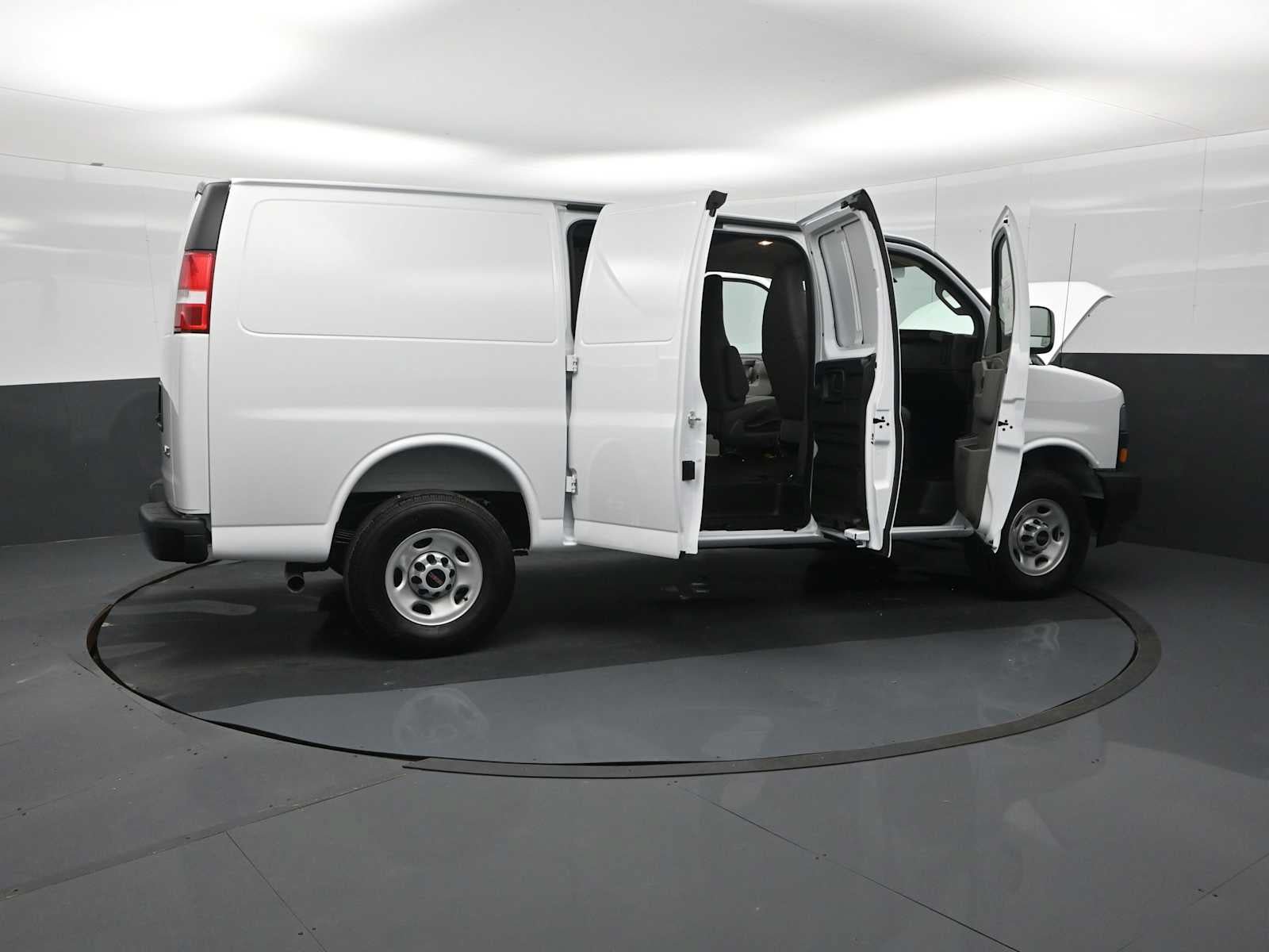New 2026 GMC Savana 3500 w/ Driver Convenience Package RWD image 28