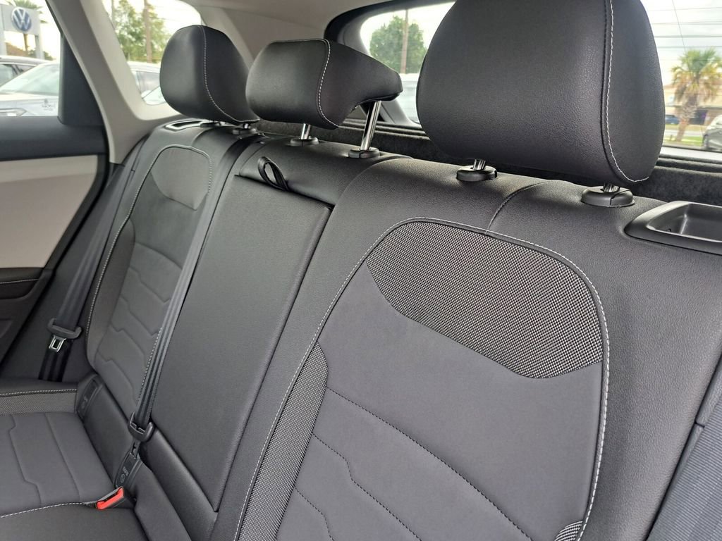 New 2026 Volkswagen Taos SE image 25