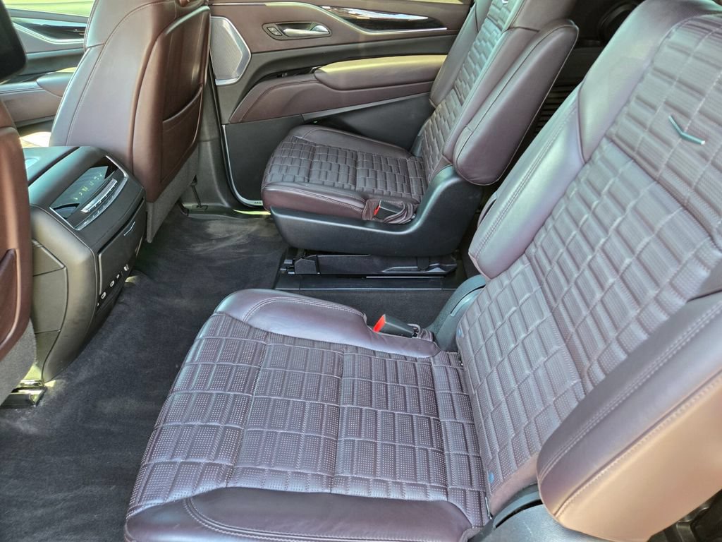 Used 2023 Cadillac Escalade ESV Sport Platinum AWD/4WD image 7
