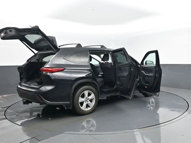 Used 2020 Toyota Highlander LE image 31