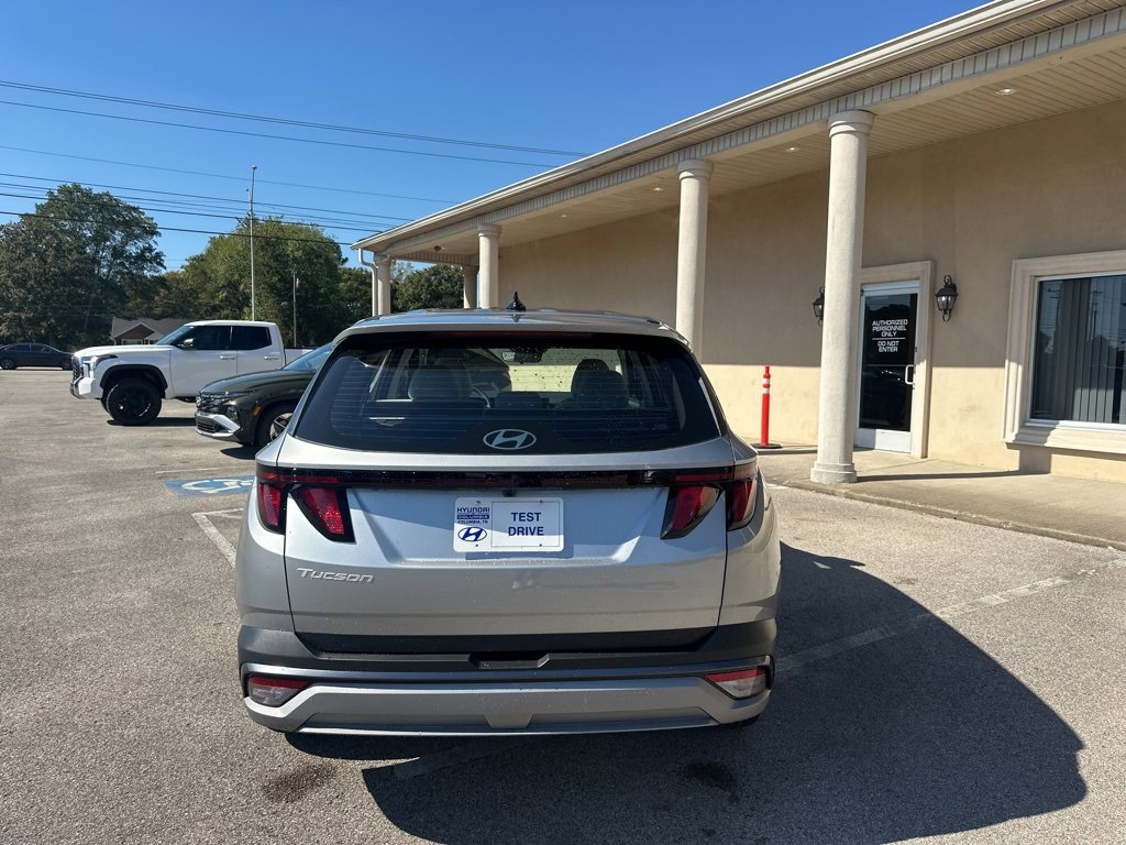 New 2026 Hyundai Tucson SE image 7