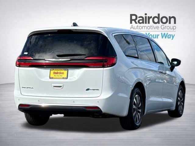 Used 2024 Chrysler Pacifica Limited FWD image 5