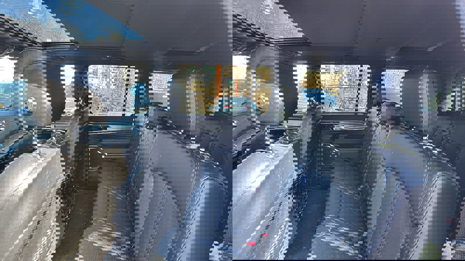 Used 2025 Jeep Wagoneer 4WD w/ Premium Group I image 22