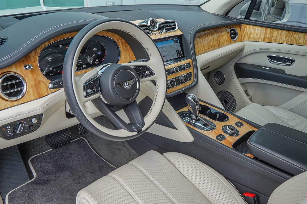 Certified 2023 Bentley Bentayga AWD/4WD image 2