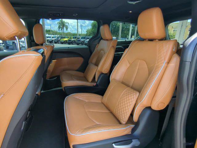 Certified 2022 Chrysler Pacifica Pinnacle FWD image 17