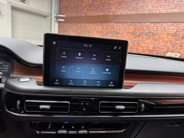 Used 2024 Lincoln Aviator Reserve w/ Equipment Group 201A image 18