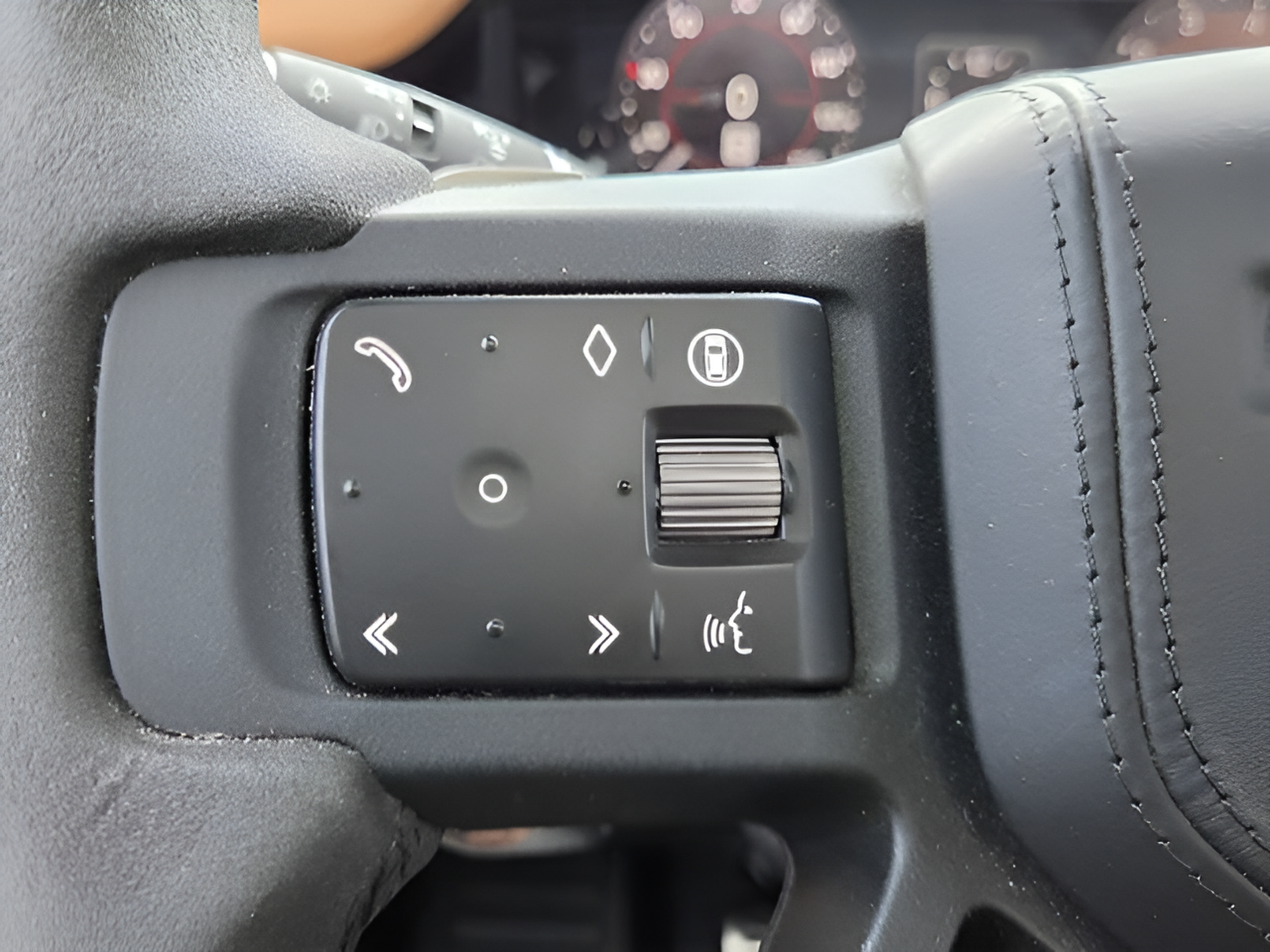 Used 2024 Land Rover Defender 110 V8 AWD/4WD image 26