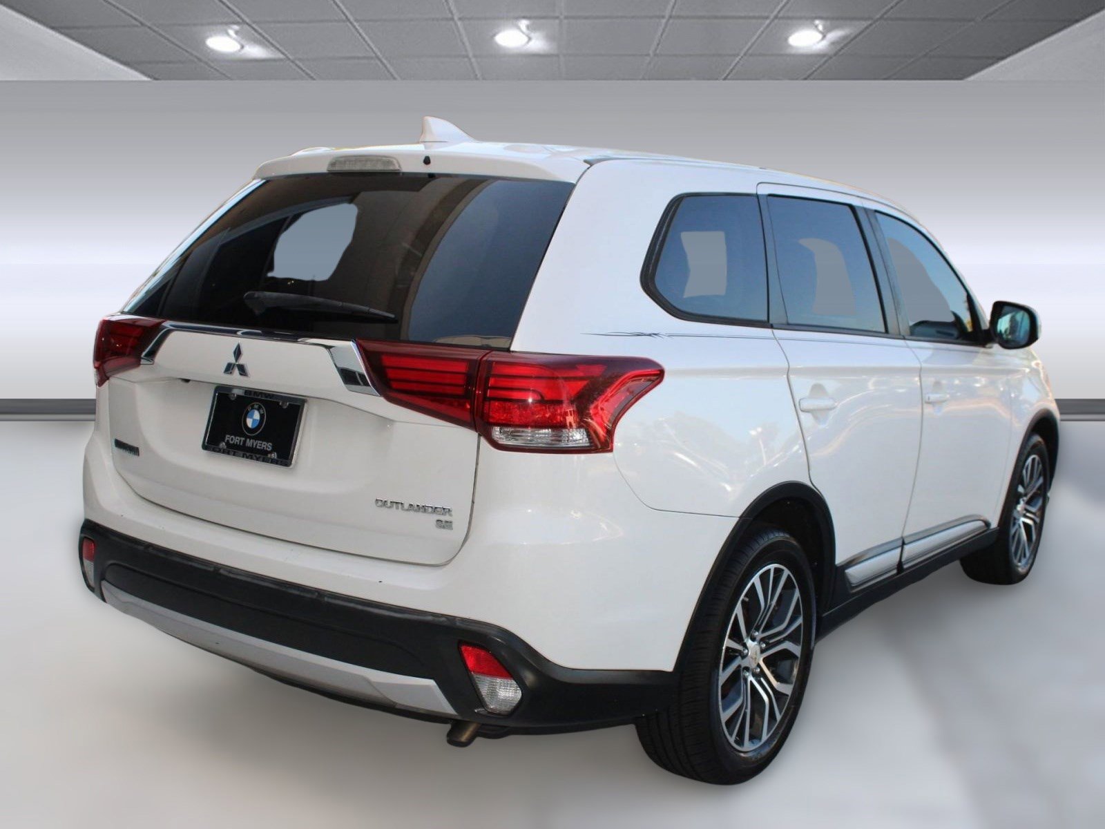 Used 2017 Mitsubishi Outlander SE image 9