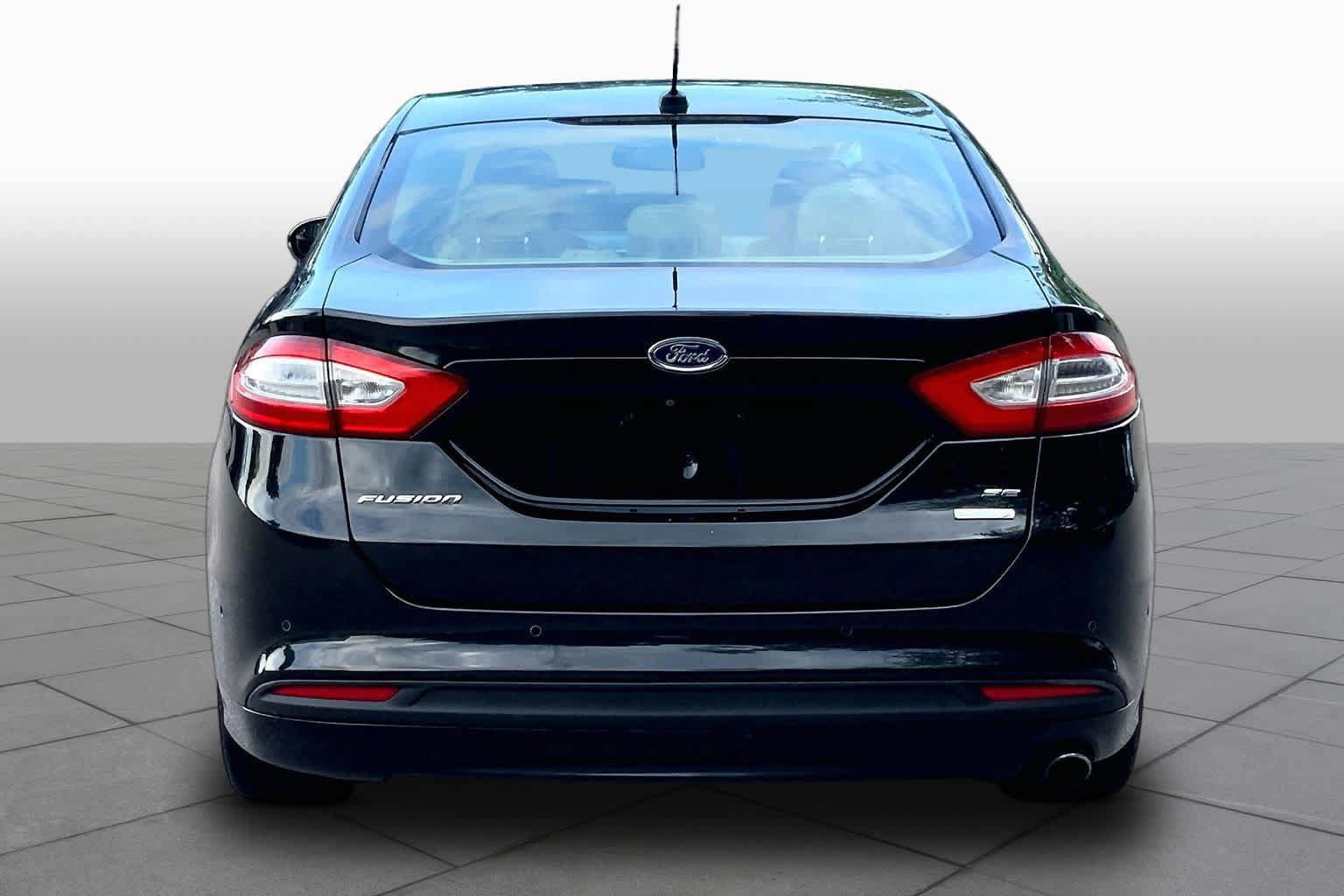 Used 2014 Ford Fusion SE w/ Equipment Group 202A FWD image 4