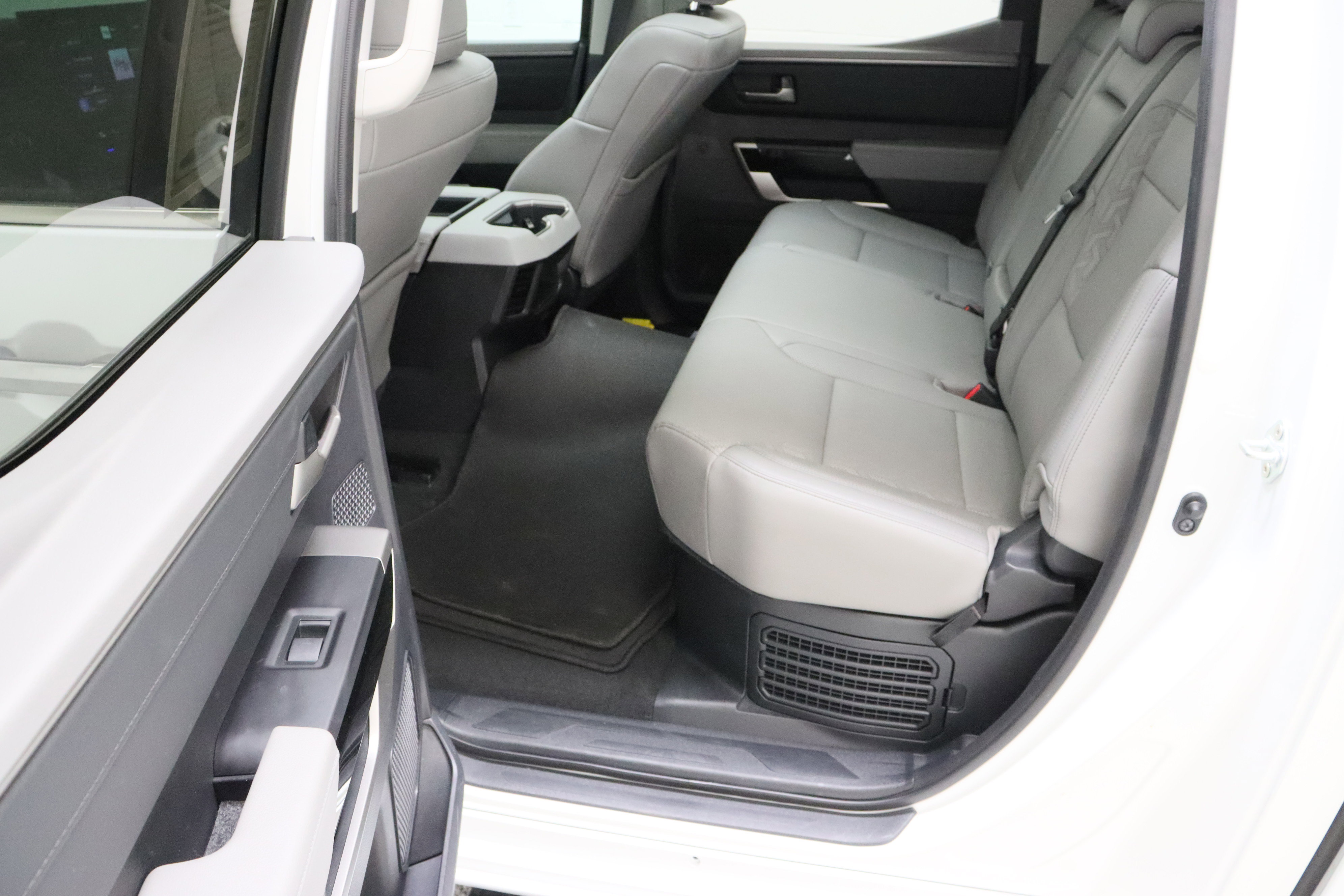 Used 2023 Toyota Tundra Limited w/ Power Package RWD image 31