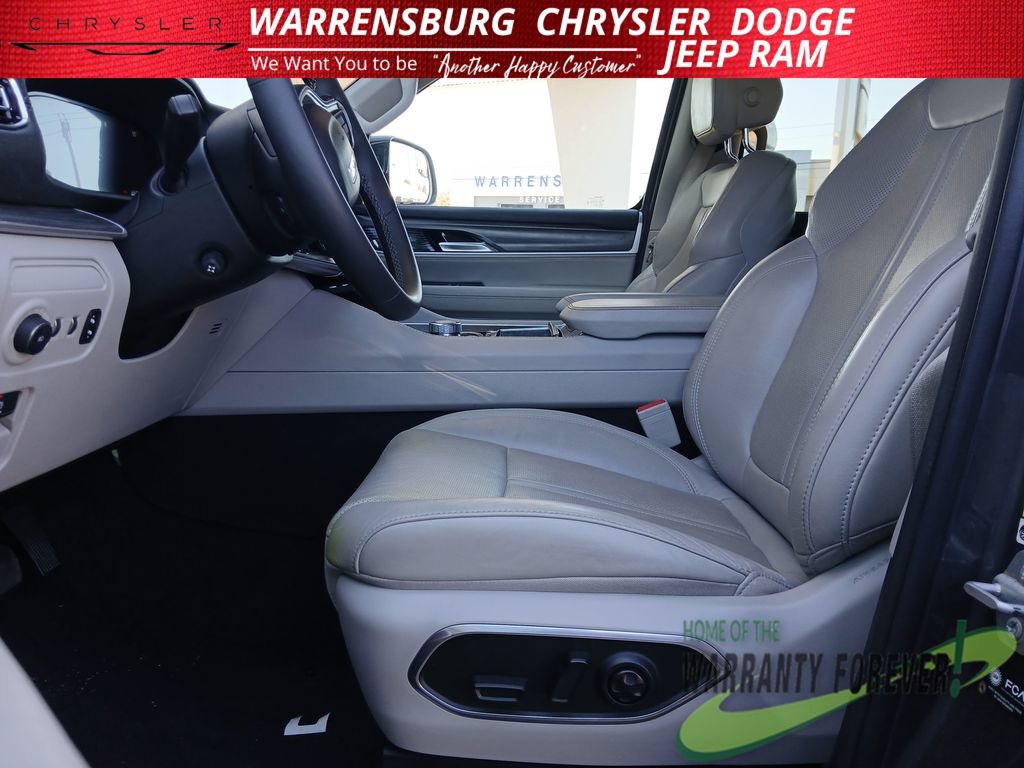 Used 2024 Jeep Wagoneer L Series II w/ Flexible Seating Group AWD/4WD image 13
