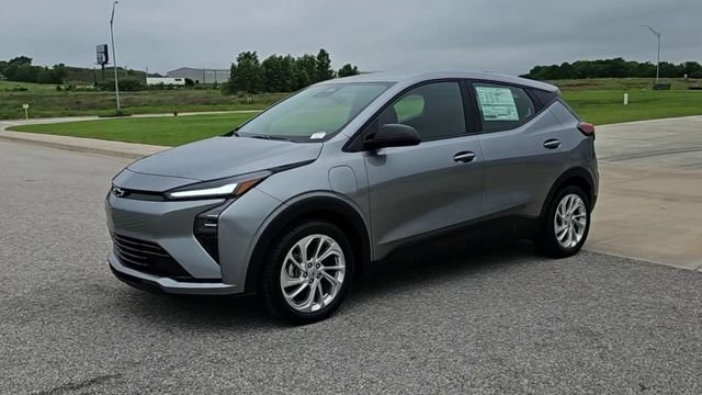 New 2027 Chevrolet Bolt LT w/ Comfort Package FWD image 4