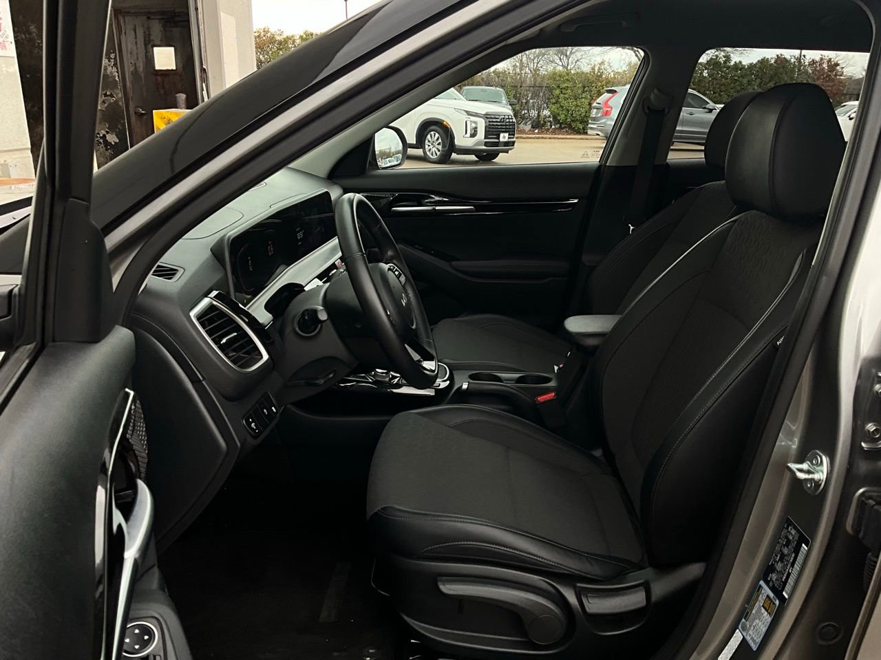 Used 2025 Kia Seltos S image 10