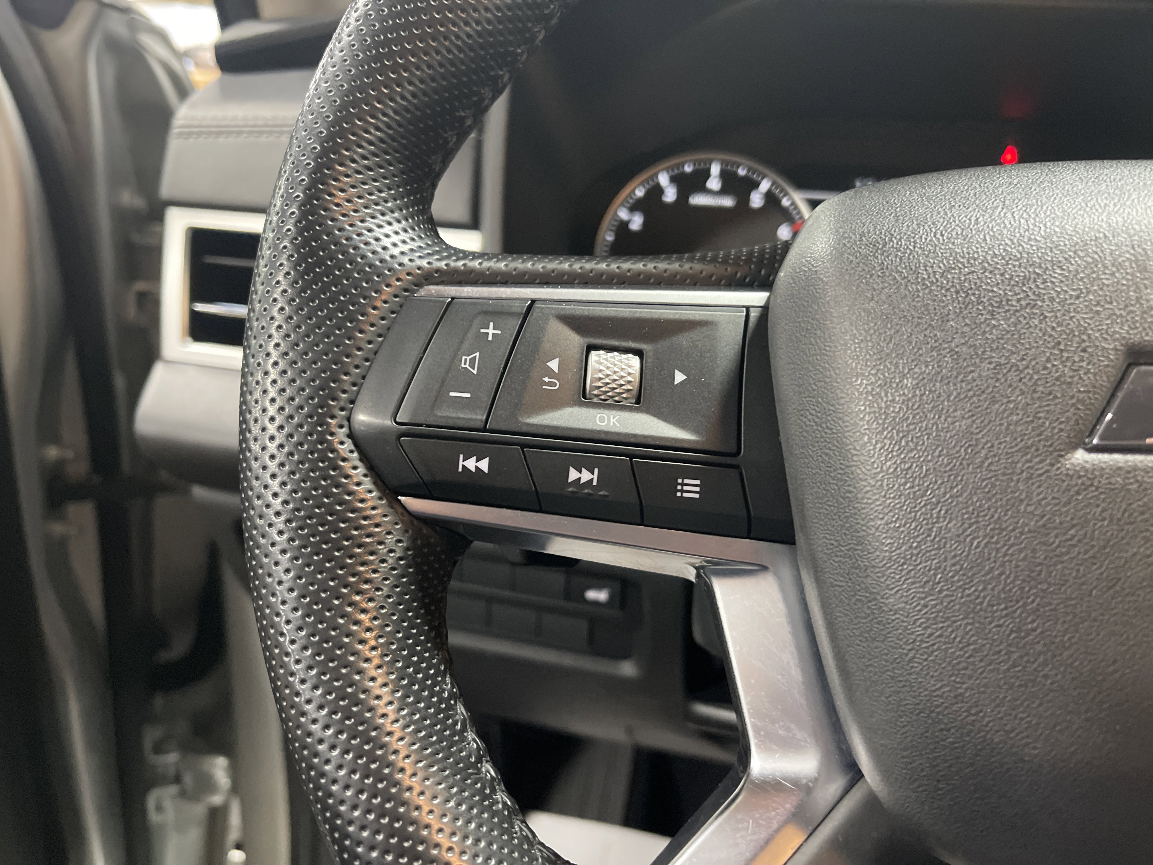 Used 2022 Mitsubishi Outlander SE image 18