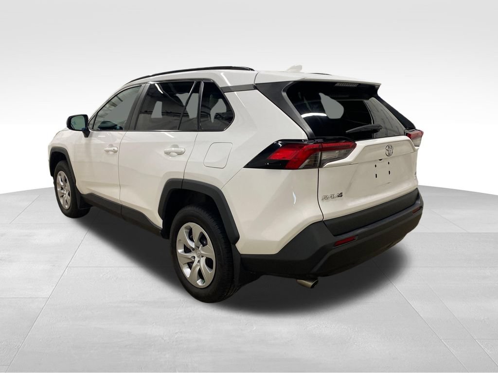 Used 2019 Toyota RAV4 LE AWD/4WD image 2