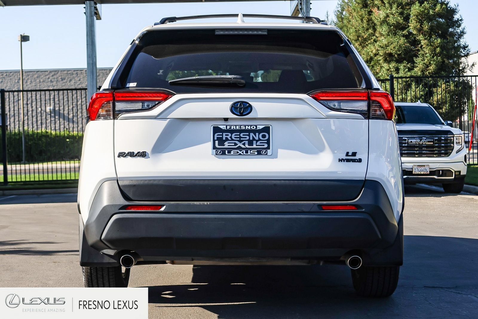 Used 2024 Toyota RAV4 LE AWD/4WD image 5