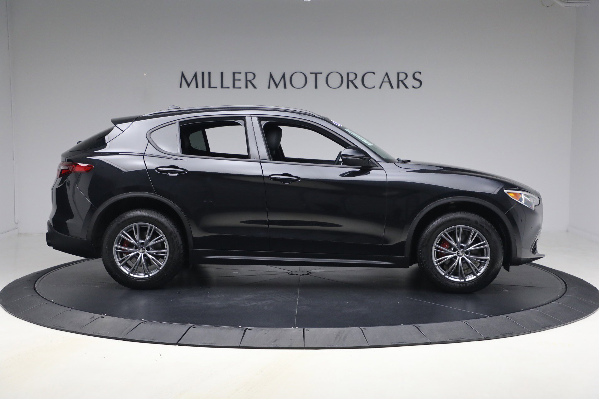 Used 2022 Alfa Romeo Stelvio Sprint AWD/4WD image 9