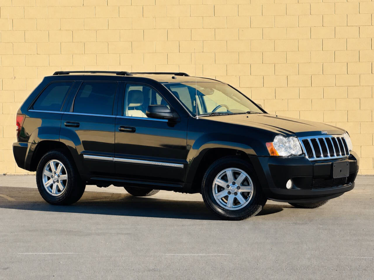 Used 2009 Jeep Grand Cherokee Limited AWD/4WD image 3