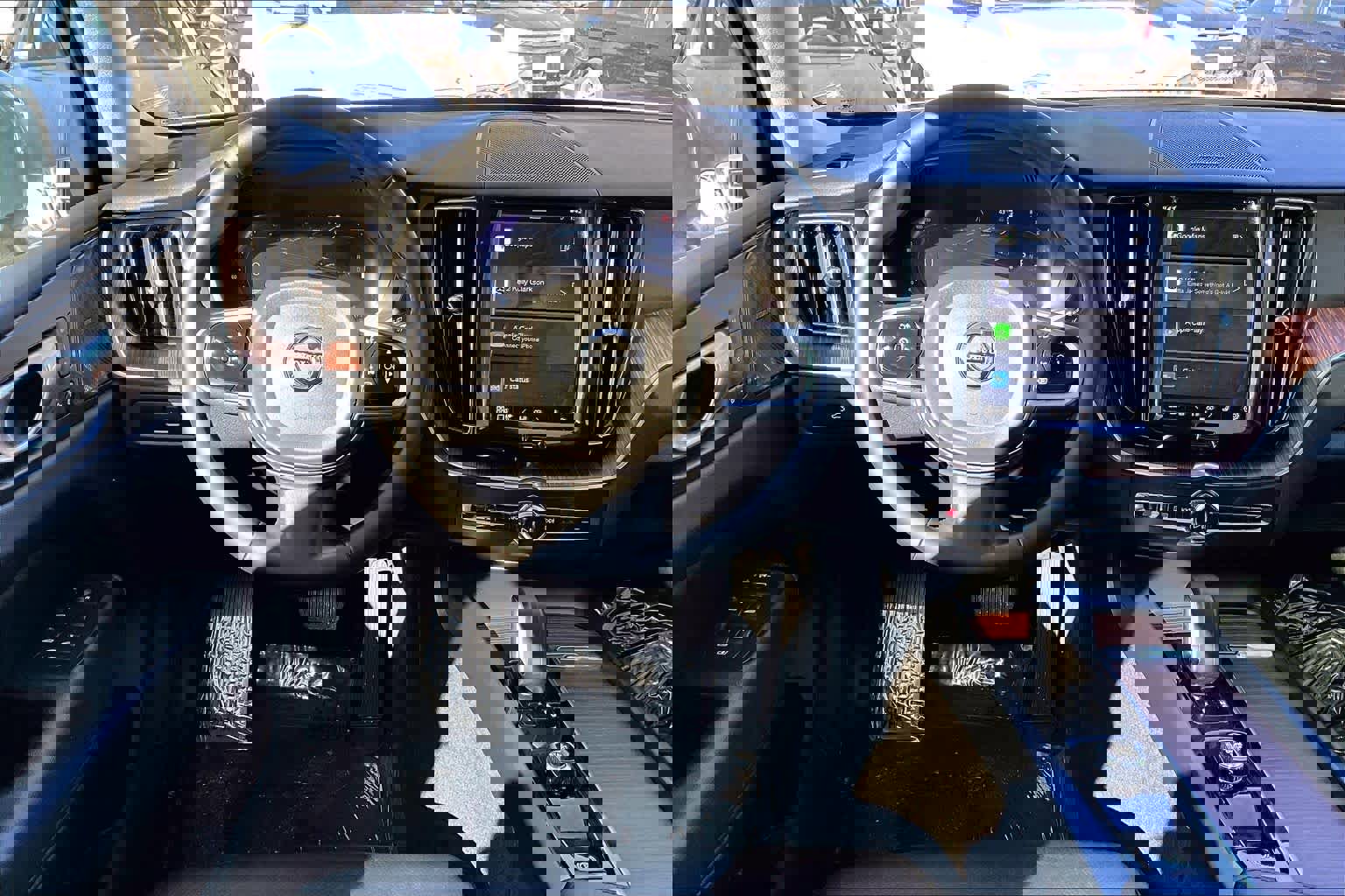 Certified 2023 Volvo XC60 B5 Plus w/ Climate Package image 5