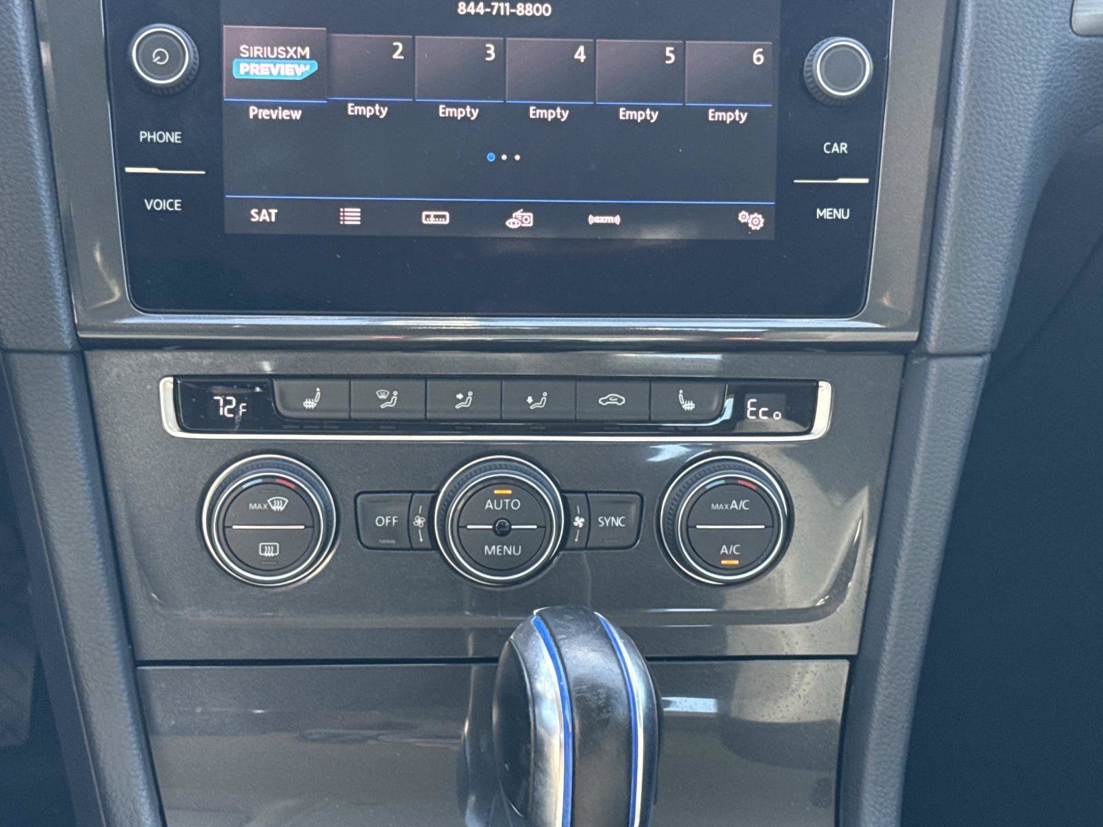 Used 2018 Volkswagen e-Golf SE w/ DC Fast Charging Package FWD image 19