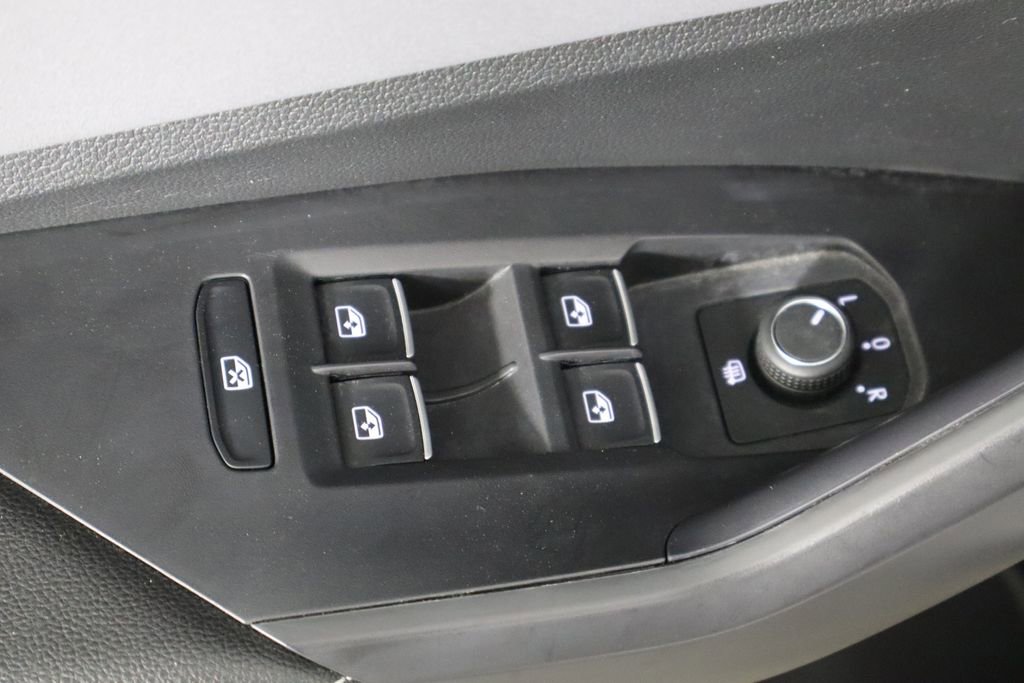 Used 2025 Volkswagen Jetta SE image 21