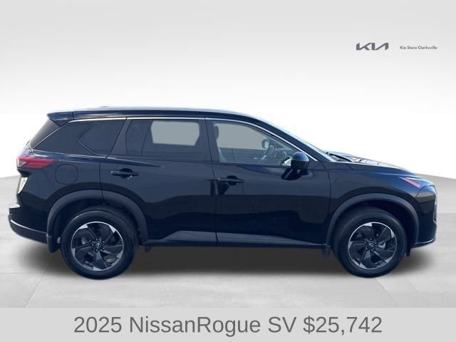 Used 2025 Nissan Rogue SV w/ SV Premium Package image 9