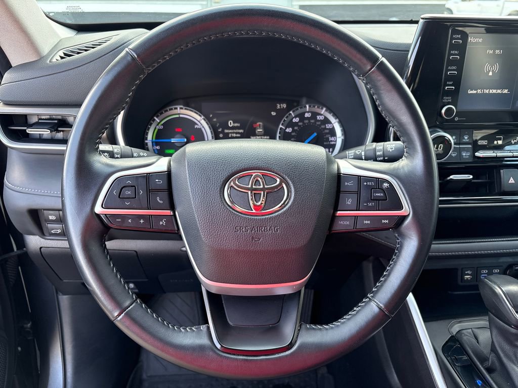 Used 2022 Toyota Highlander XLE image 19