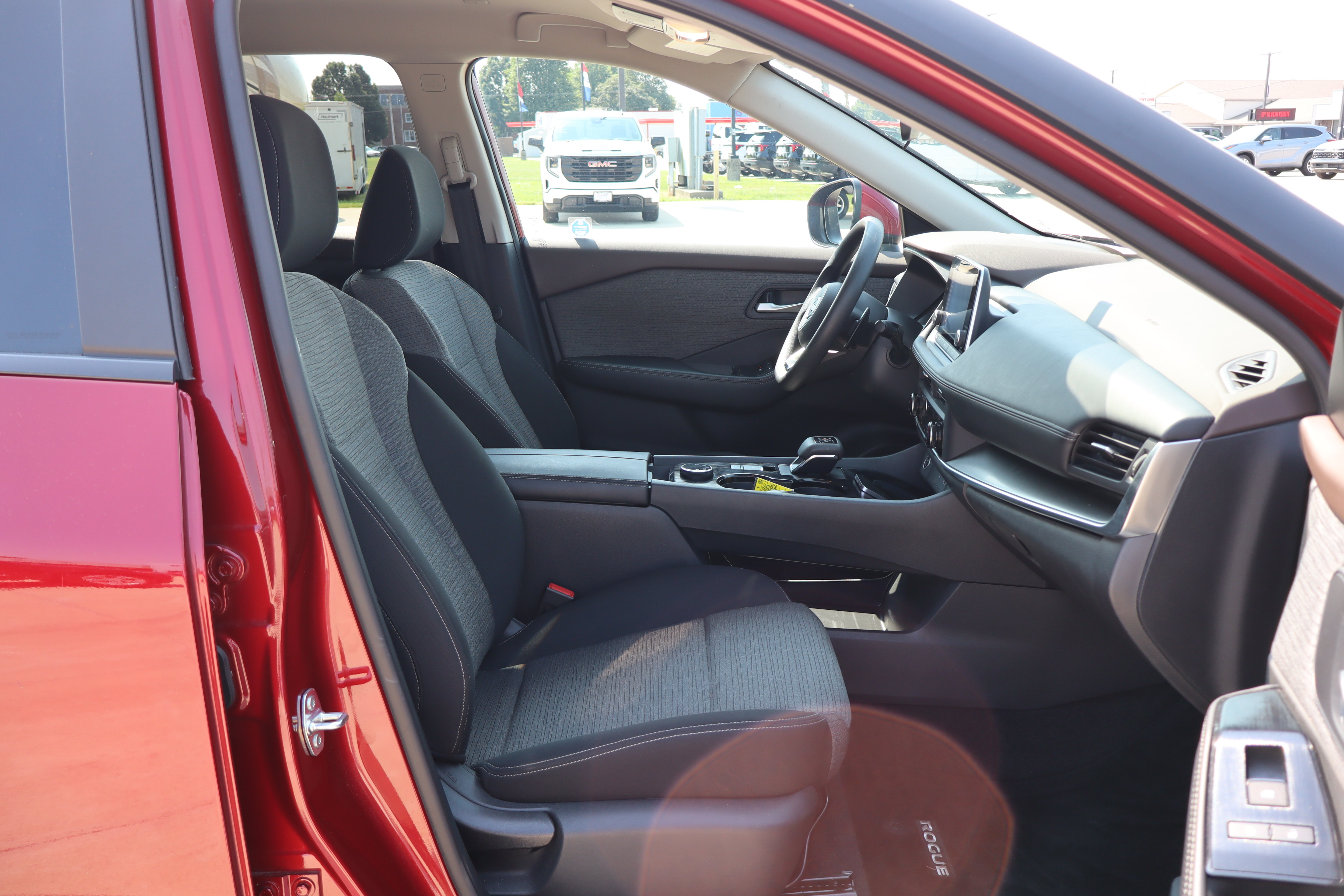 Used 2023 Nissan Rogue SV AWD/4WD image 12