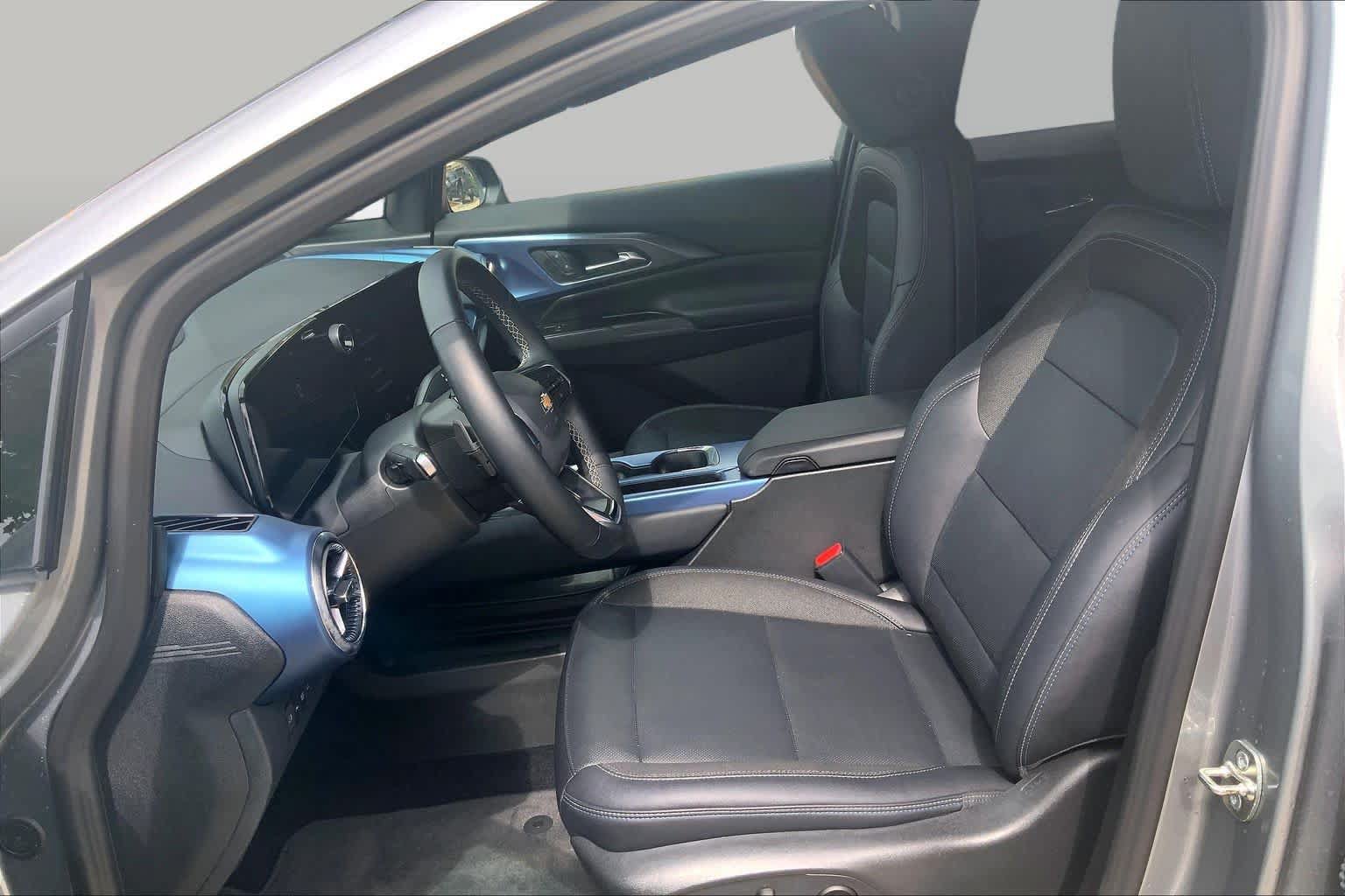 Used 2025 Chevrolet Equinox EV LT FWD image 7