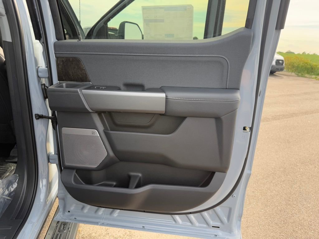 New 2026 Ford F250 Lariat w/ Black Appearance Package image 22