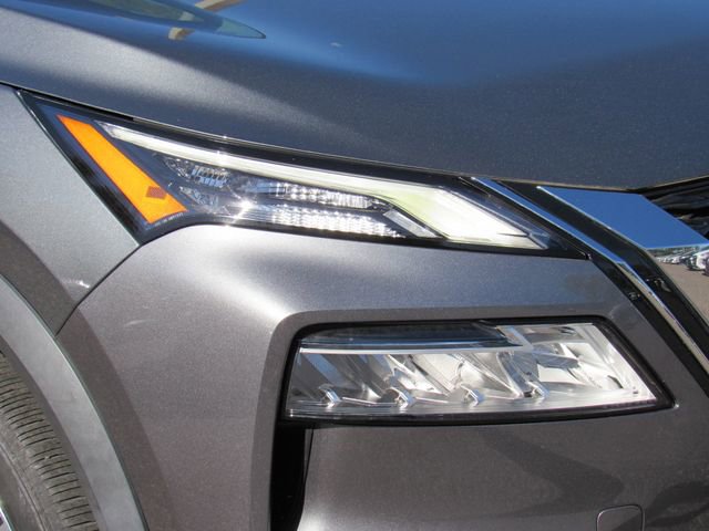 Used 2023 Nissan Rogue SV image 9