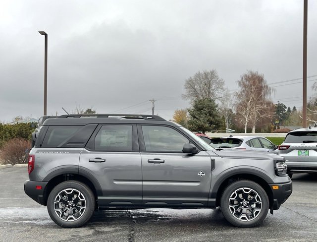 New 2025 Ford Bronco Sport Outer Banks w/ Topo Graphic Package image 2