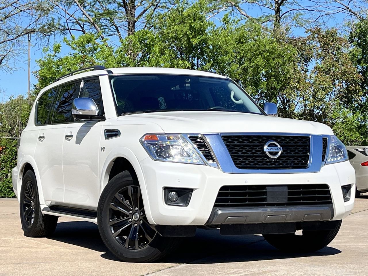 Used 2020 Nissan Armada Platinum w/ Captain's Chairs Package RWD image 2