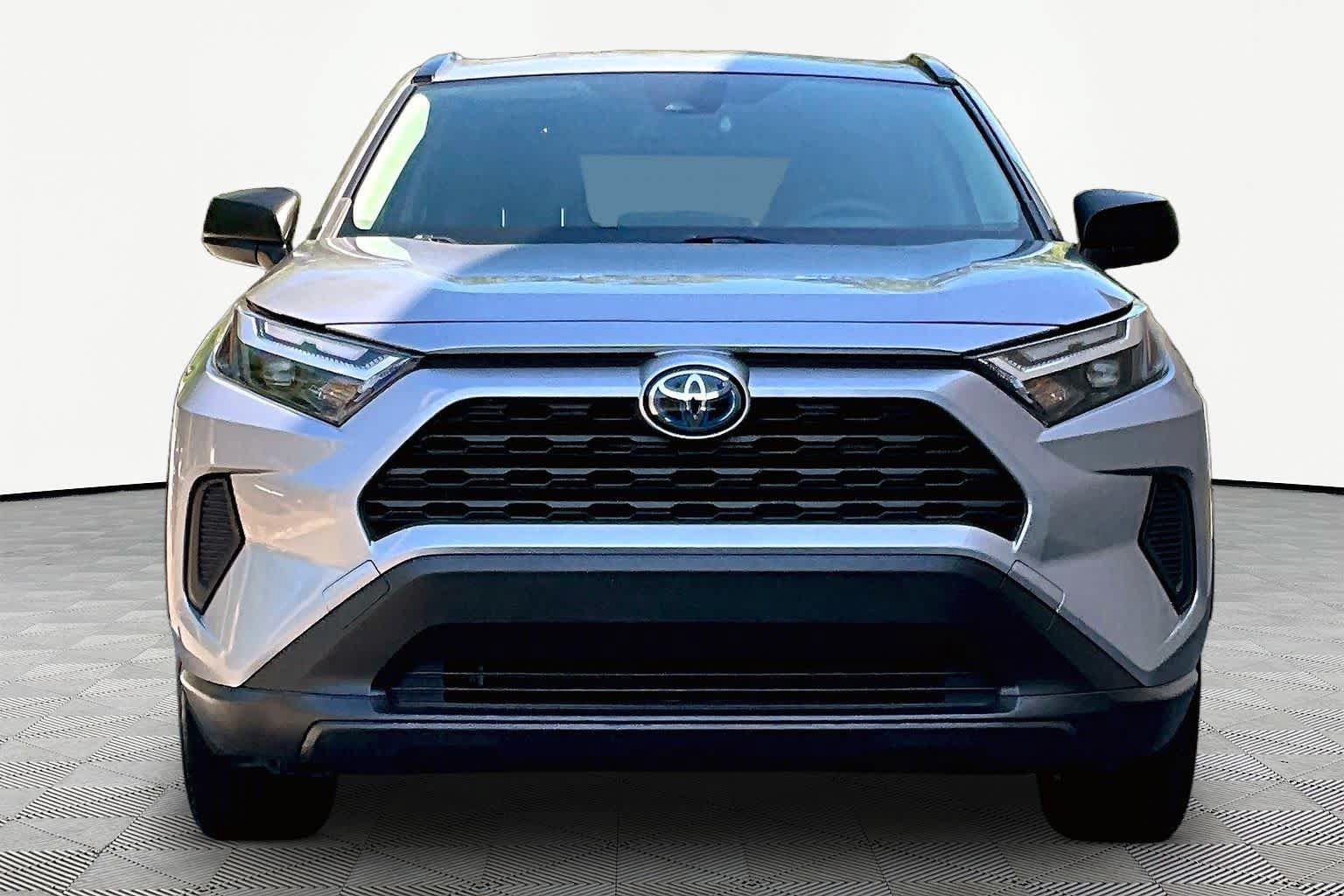 Certified 2023 Toyota RAV4 LE AWD/4WD image 4