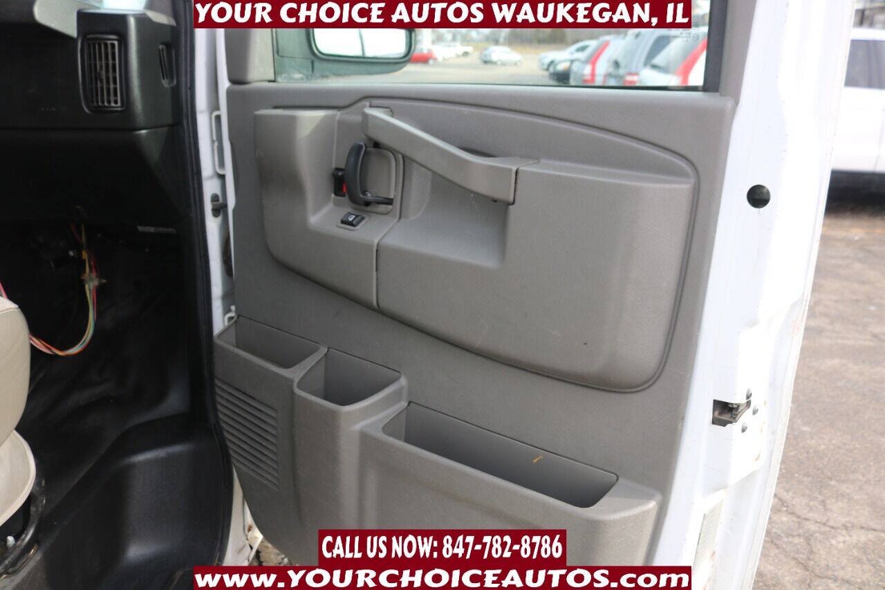 Used 2017 GMC Savana 2500 RWD image 29