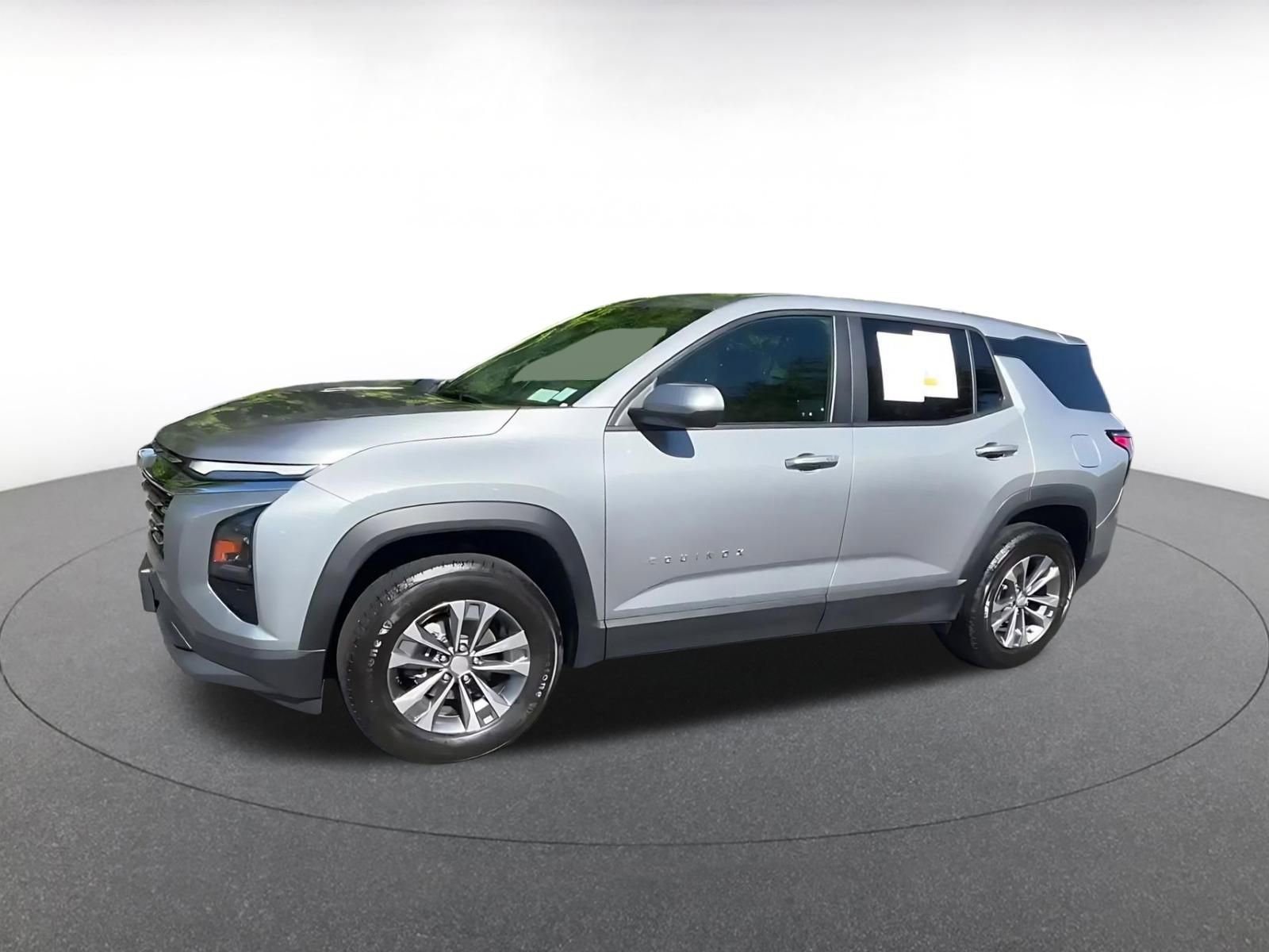 Used 2025 Chevrolet Equinox LT FWD image 8