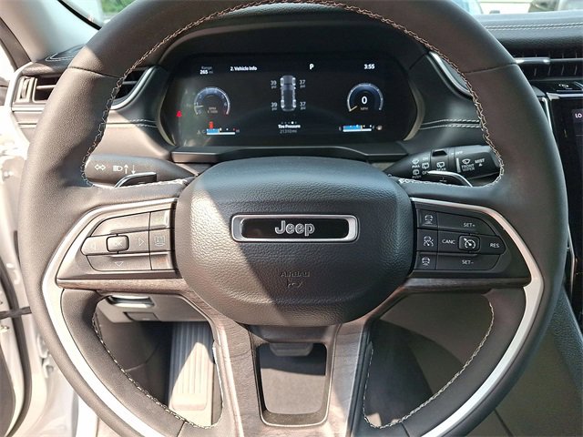 Used 2023 Jeep Grand Cherokee Limited w/ Black Appearance Package image 15