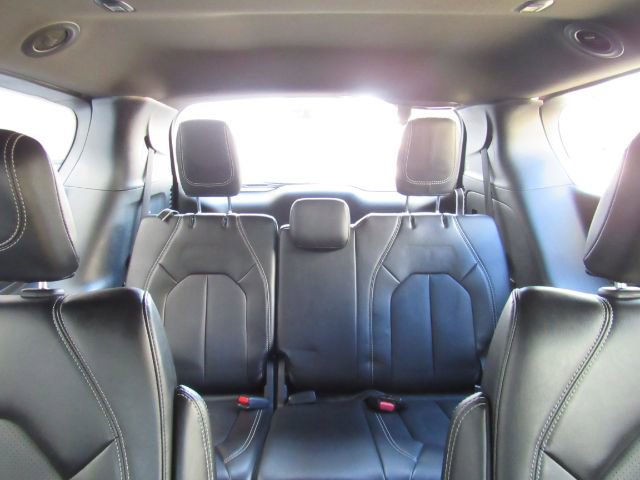 Used 2025 Chrysler Pacifica Select image 34